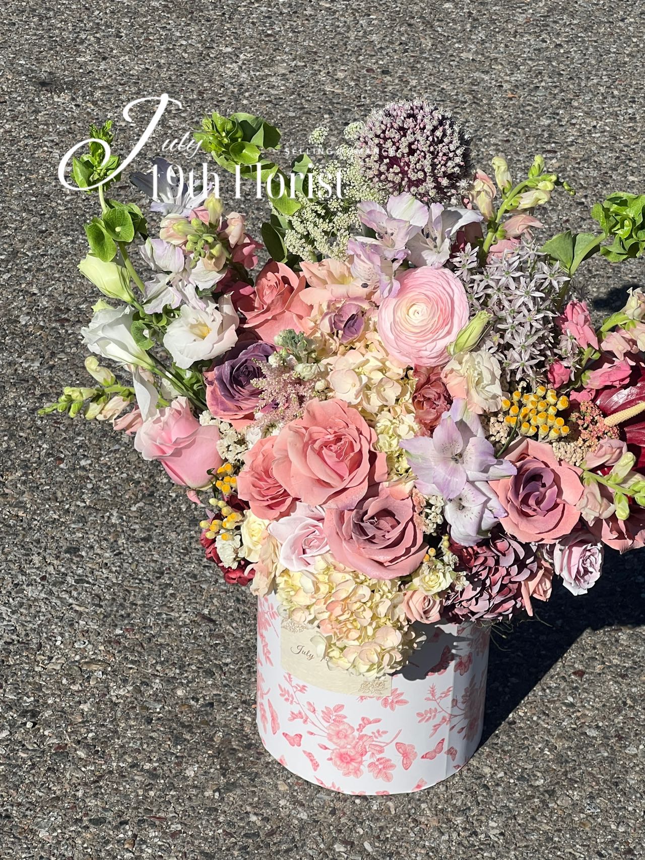 Pink Style Hug Bucket